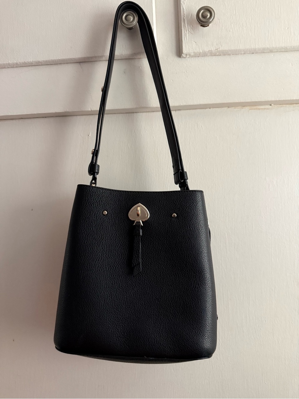 Kate Spade Black Leather Shoulder Bag - Sleek Everyday Tote